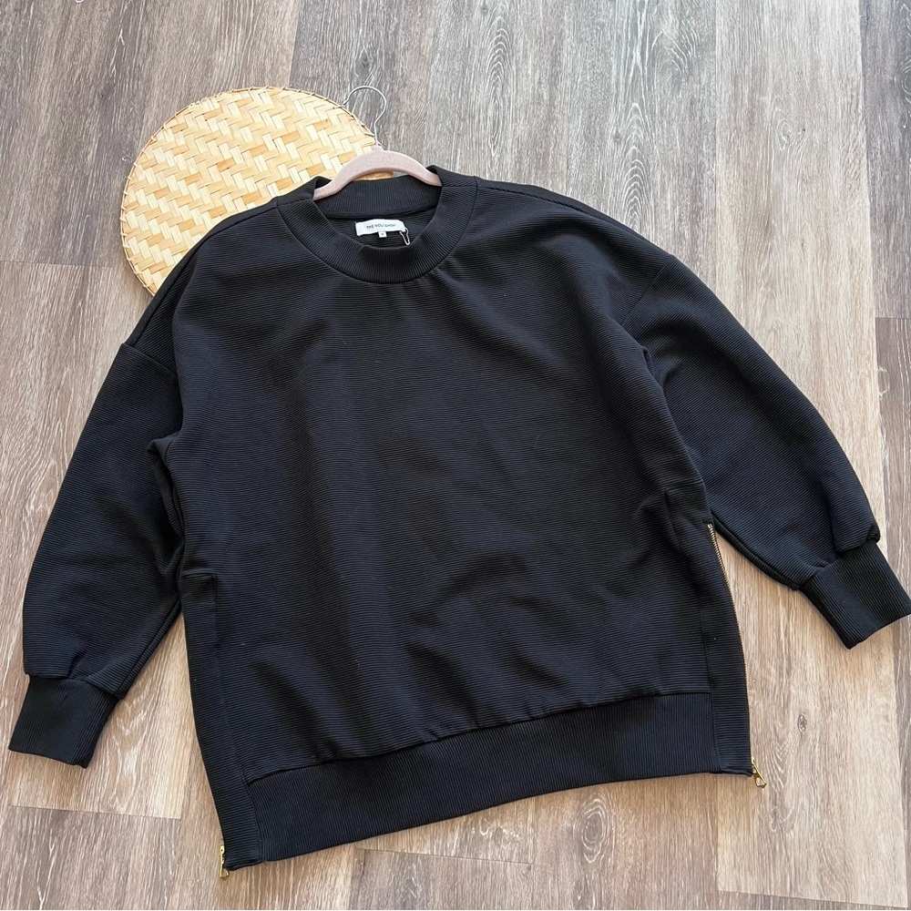 The noli‎ shop black rib textured sweatshirt with side zippers